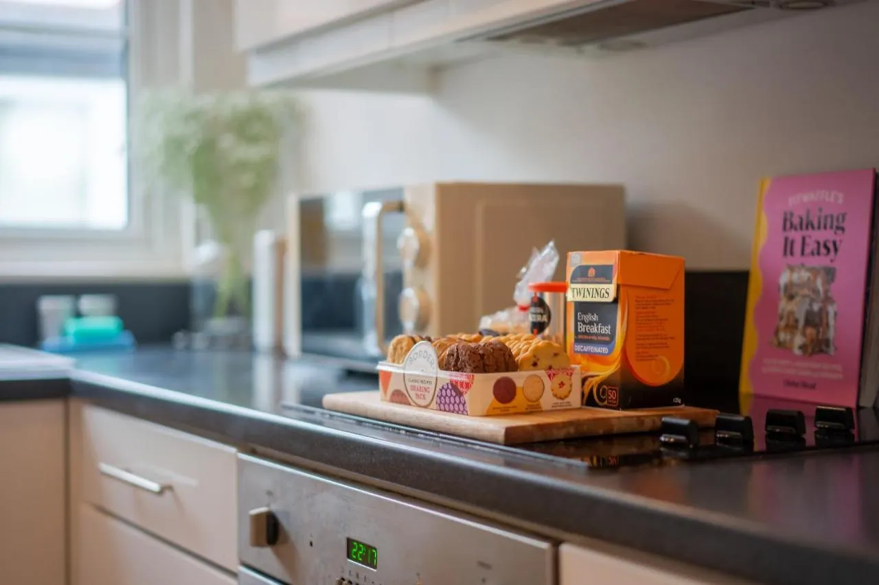 2 Bed Apartment - Cardiff City Centre - Free Parking
