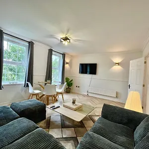  Apartment Stylish Penarth Marina