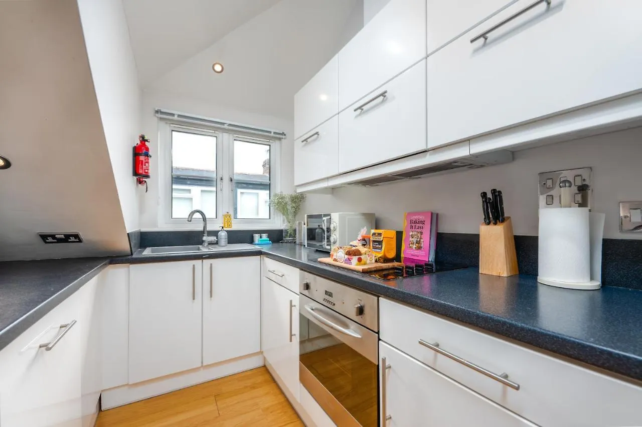 2 Bed Apartment - Cardiff City Centre - Free Parking