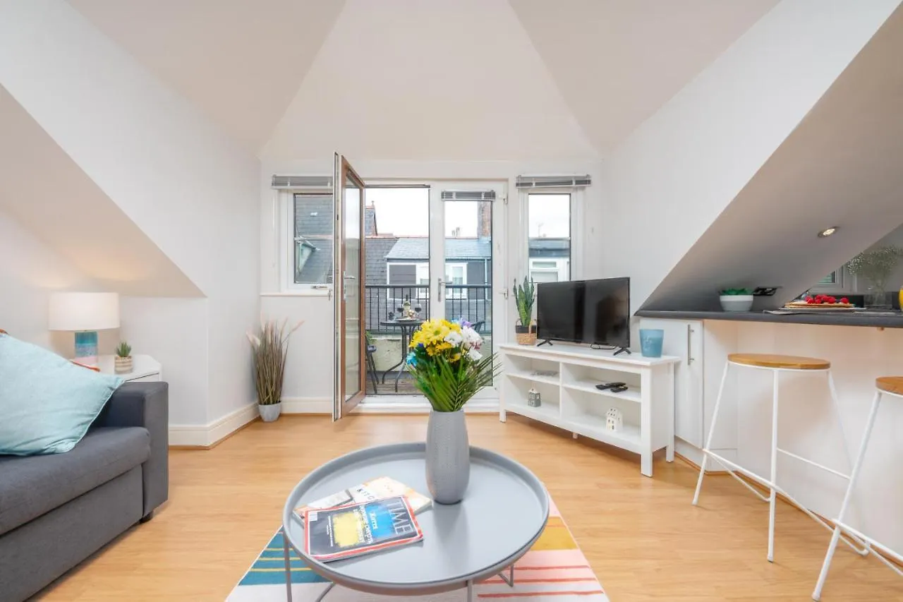 2 Bed Apartment - Cardiff City Centre - Free Parking 0*,  United Kingdom